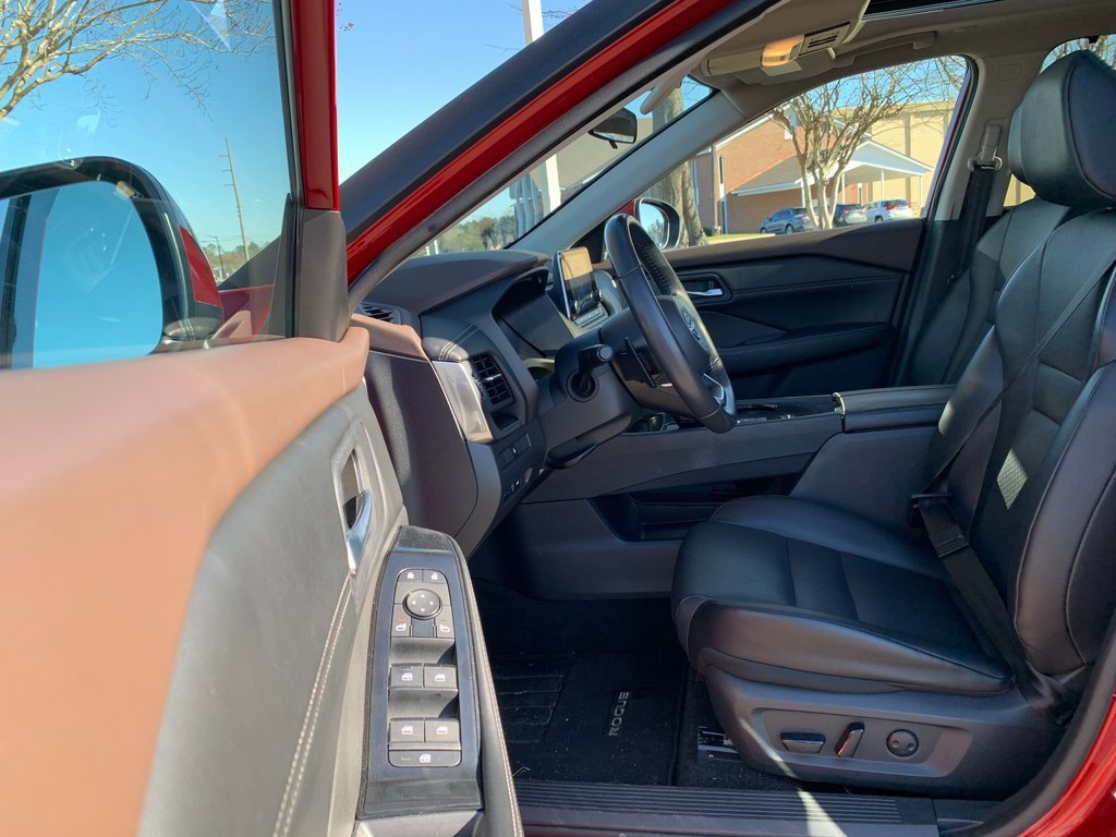 Used 2023 Nissan Rogue SV w/ SV Premium B Package image 25