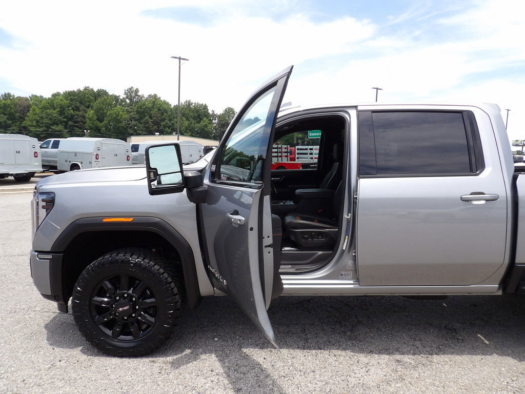 Used 2025 GMC Sierra 2500 AT4 AWD/4WD image 13
