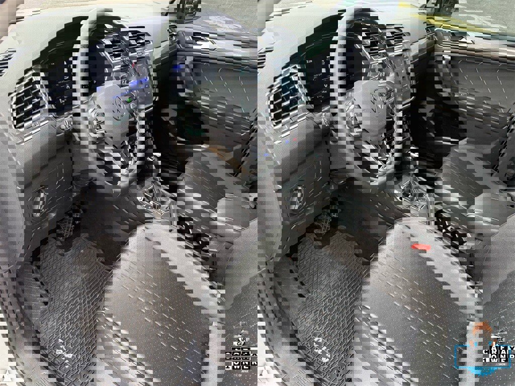 Used 2022 Volkswagen Tiguan SE image 11