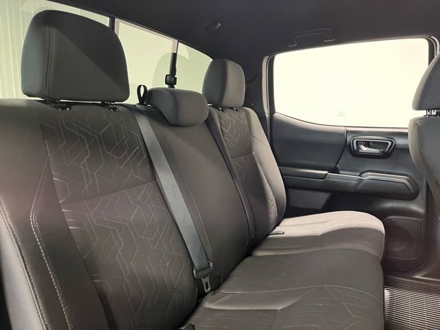 Used 2016 Toyota Tacoma TRD Sport w/ Towing Package image 13