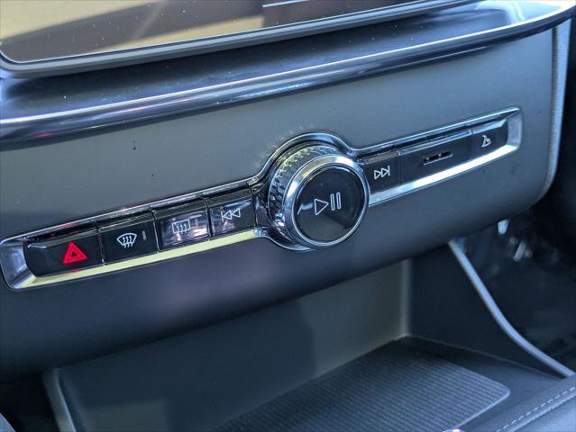 Used 2025 Volvo XC90 B6 Plus w/ Protection Package Premier image 19