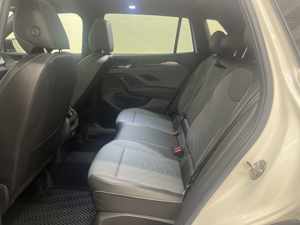 New 2026 Volkswagen Tiguan SE R-Line FWD image 32
