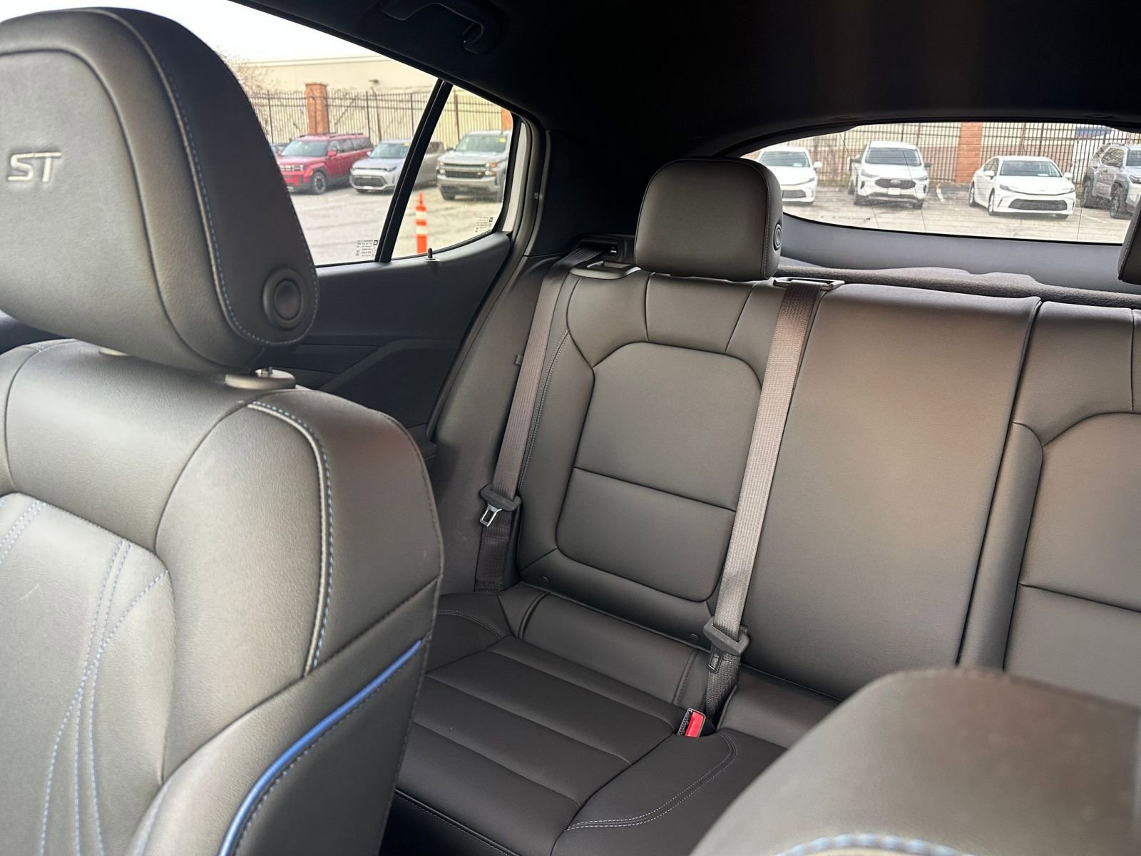 Used 2025 Buick Envista Sport Touring image 37