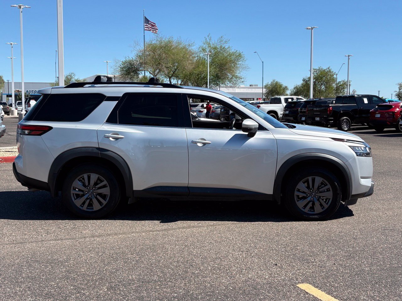 Certified 2022 Nissan Pathfinder SV w/ SV Premium Package FWD image 7