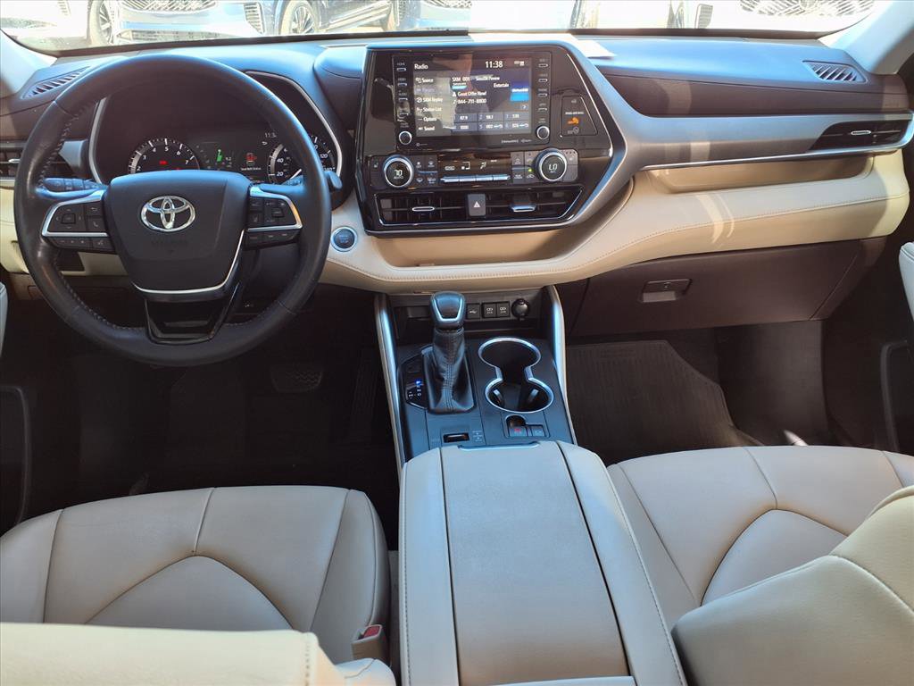 Used 2020 Toyota Highlander XLE image 18
