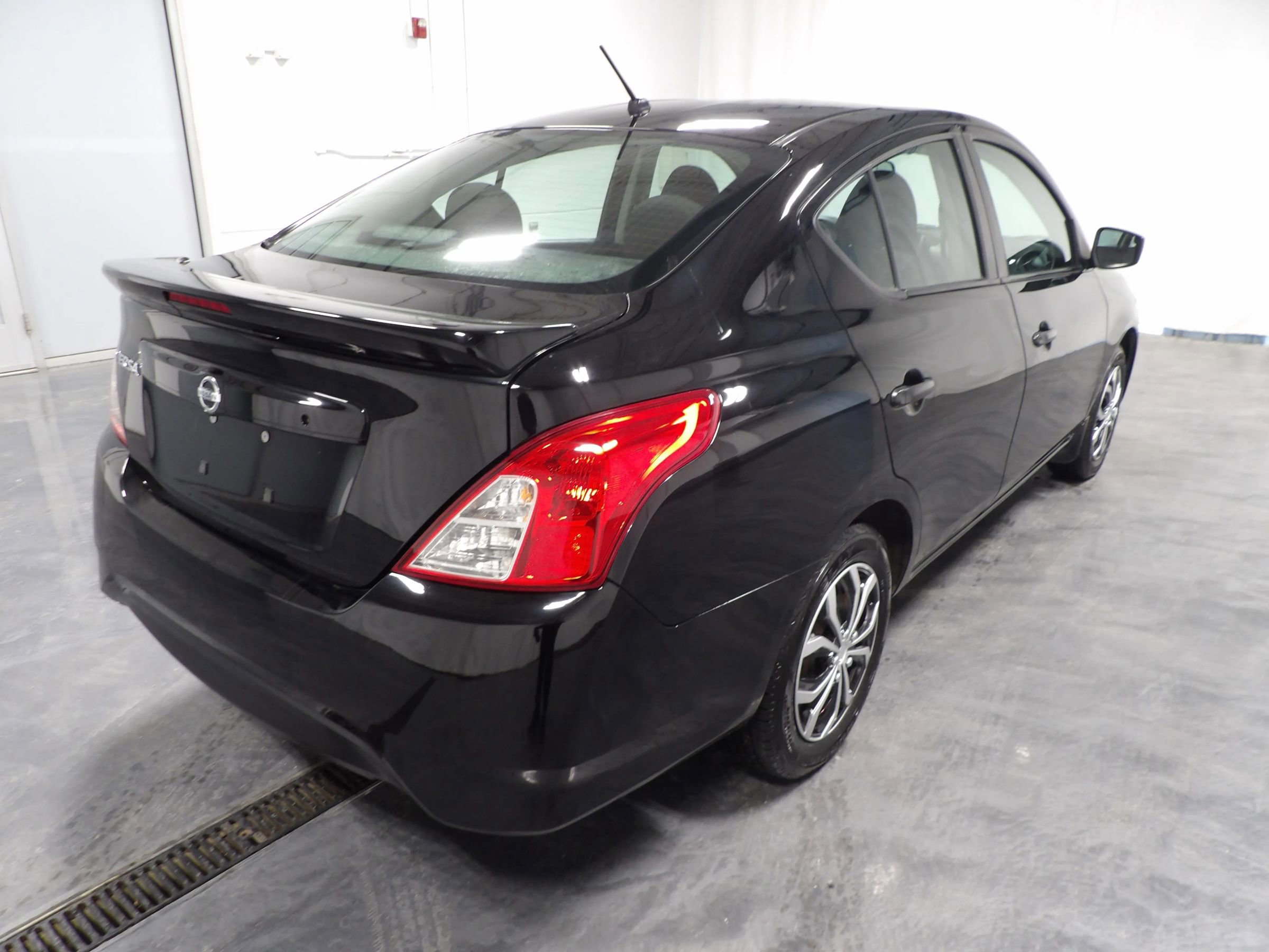Used 2019 Nissan Versa S Plus image 5