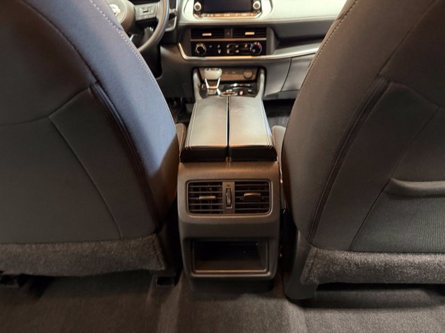 Used 2023 Nissan Rogue S AWD/4WD image 32