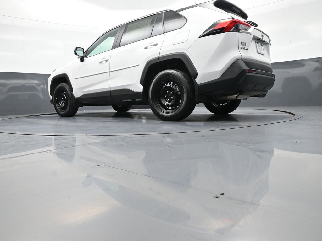 Certified 2024 Toyota RAV4 LE AWD/4WD image 31