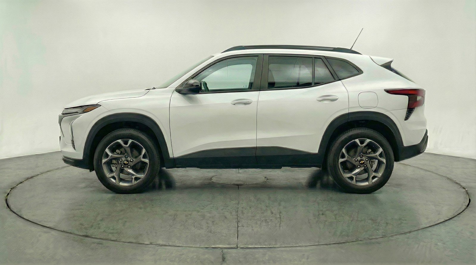 Used 2025 Chevrolet Trax LT image 5