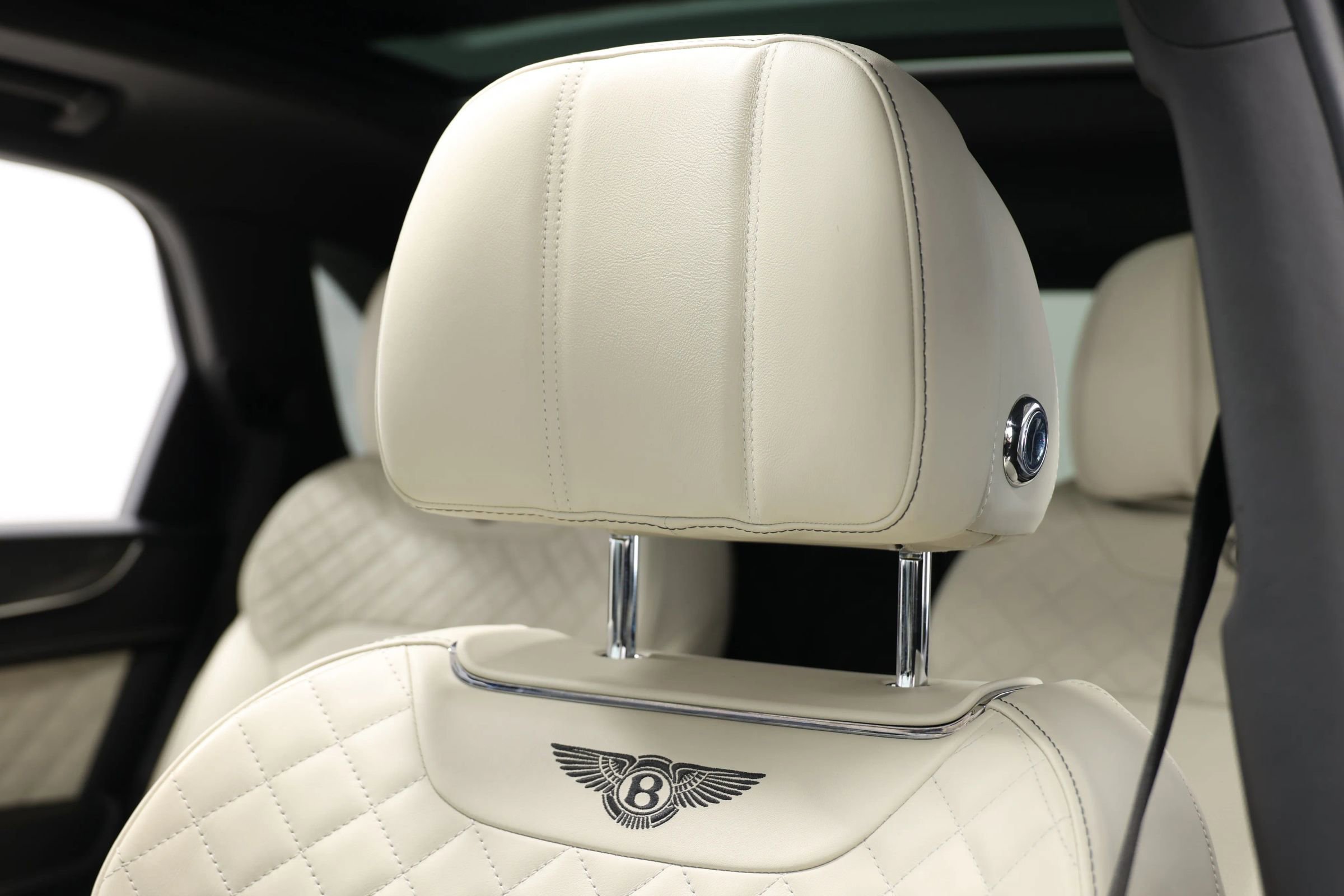 Used 2017 Bentley Bentayga image 20