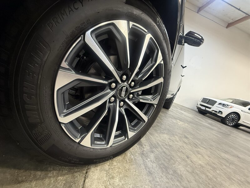 Used 2024 Cadillac Lyriq Sport AWD/4WD image 16