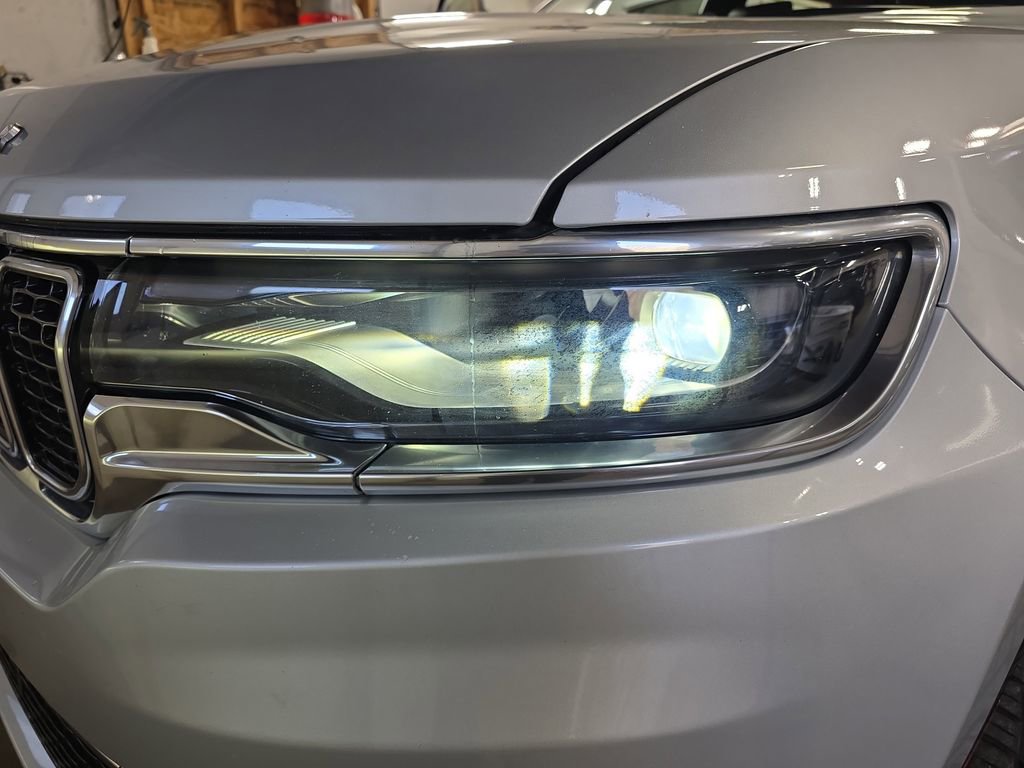 Used 2023 Jeep Wagoneer L Series II image 34