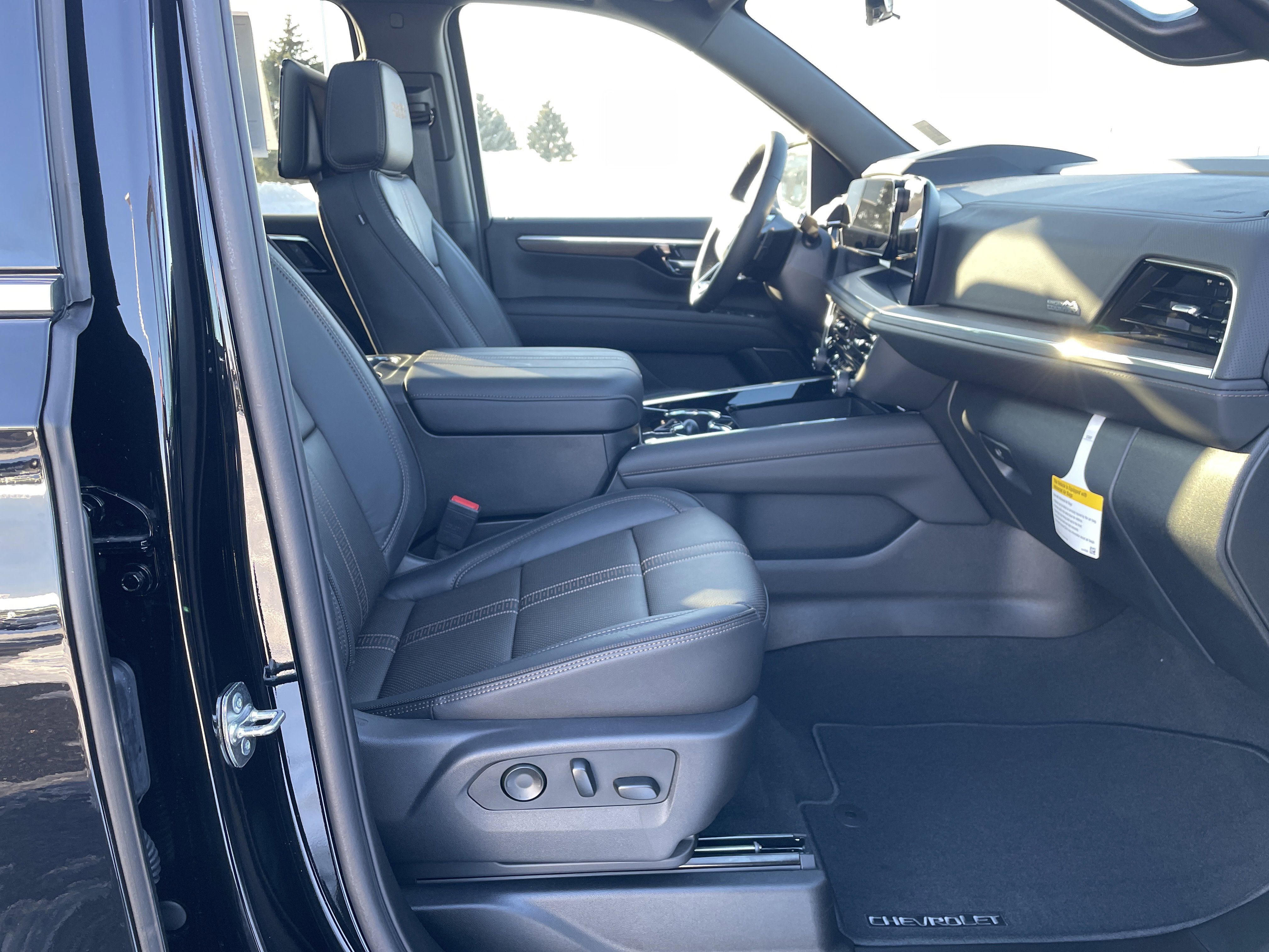 Certified 2025 Chevrolet Suburban High Country image 27