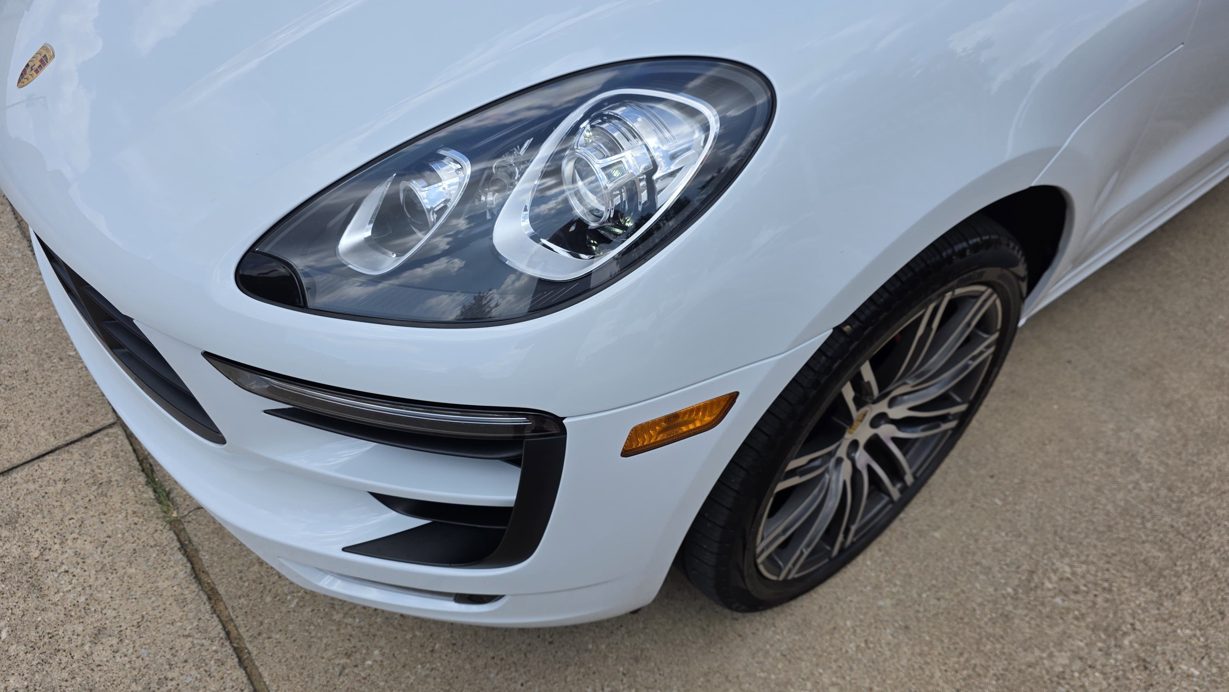 Used 2018 Porsche Macan Turbo AWD/4WD image 11