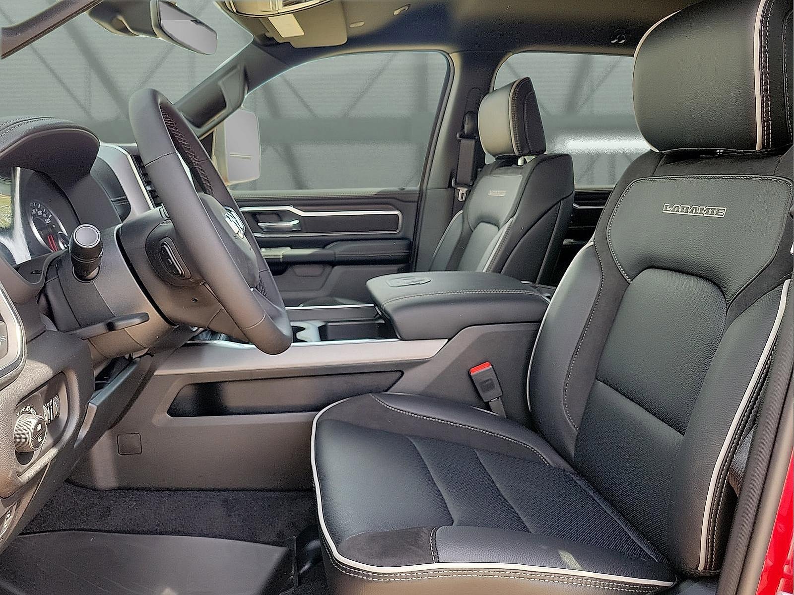 New 2026 RAM 1500 Laramie AWD/4WD image 11