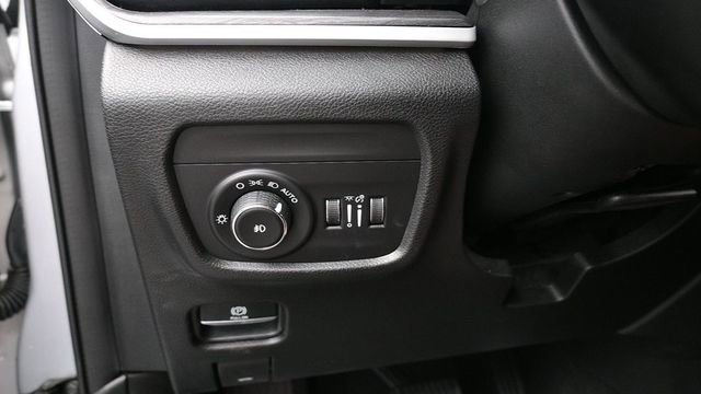 Used 2022 Jeep Grand Cherokee L Limited AWD/4WD image 22
