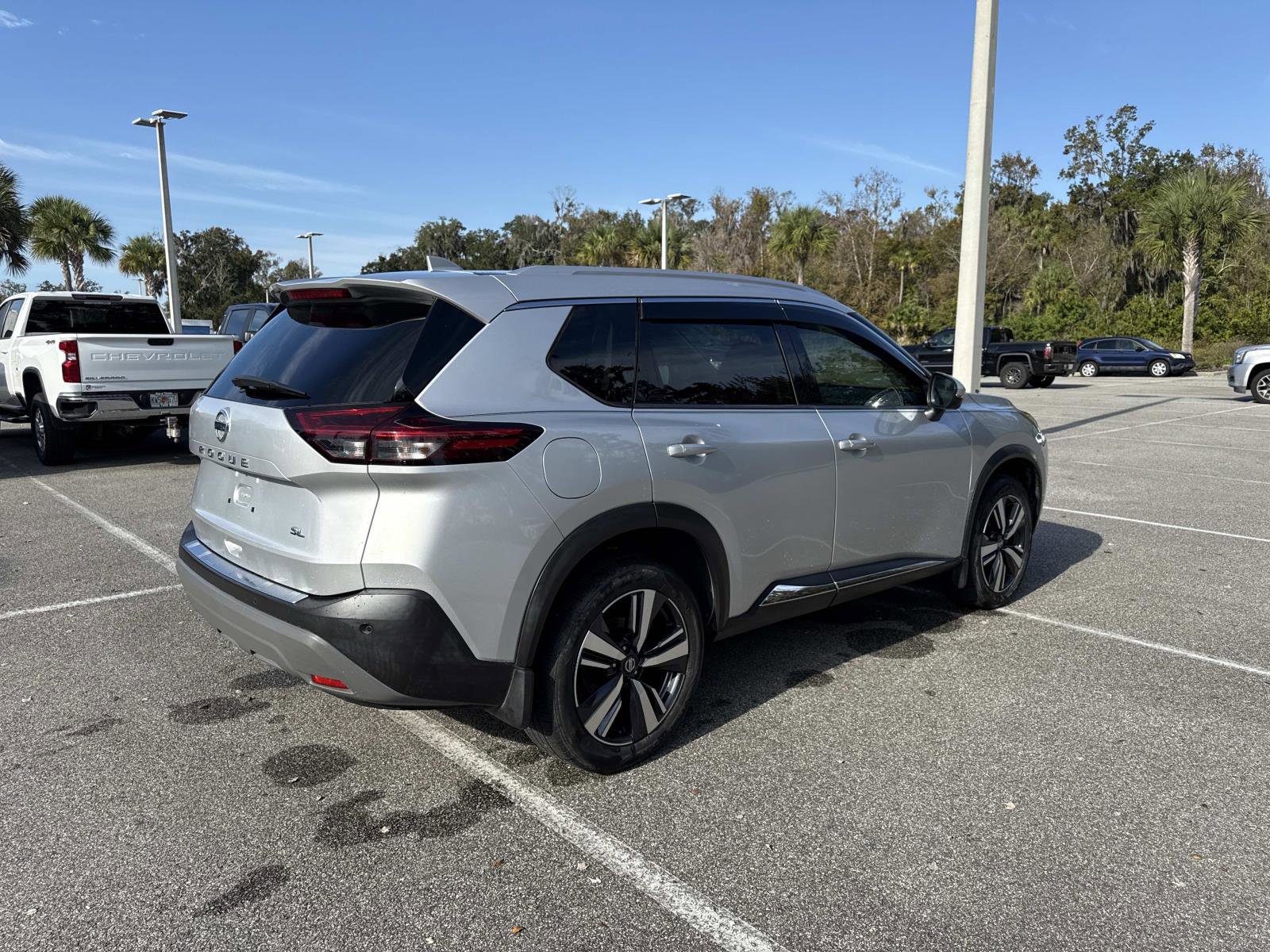 Used 2021 Nissan Rogue SL image 3