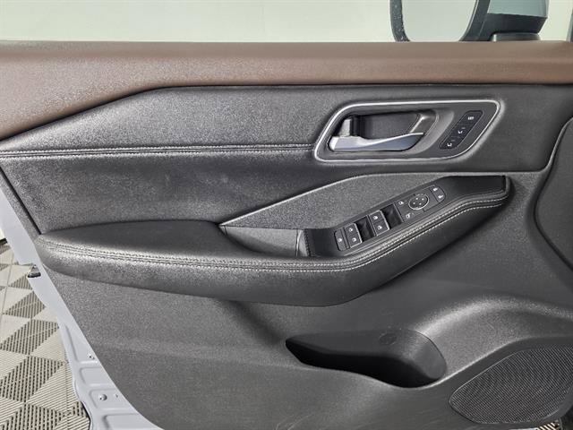 Used 2021 Nissan Rogue SL w/ Premium Package image 39