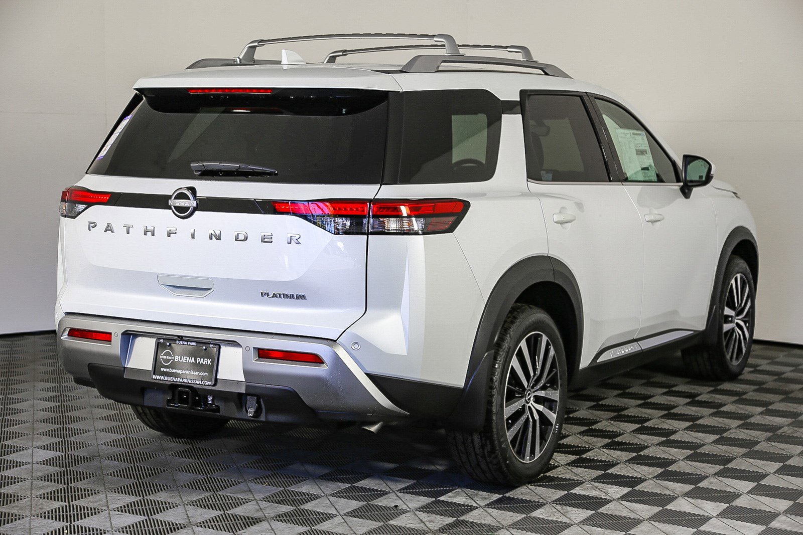 New 2025 Nissan Pathfinder Platinum image 13