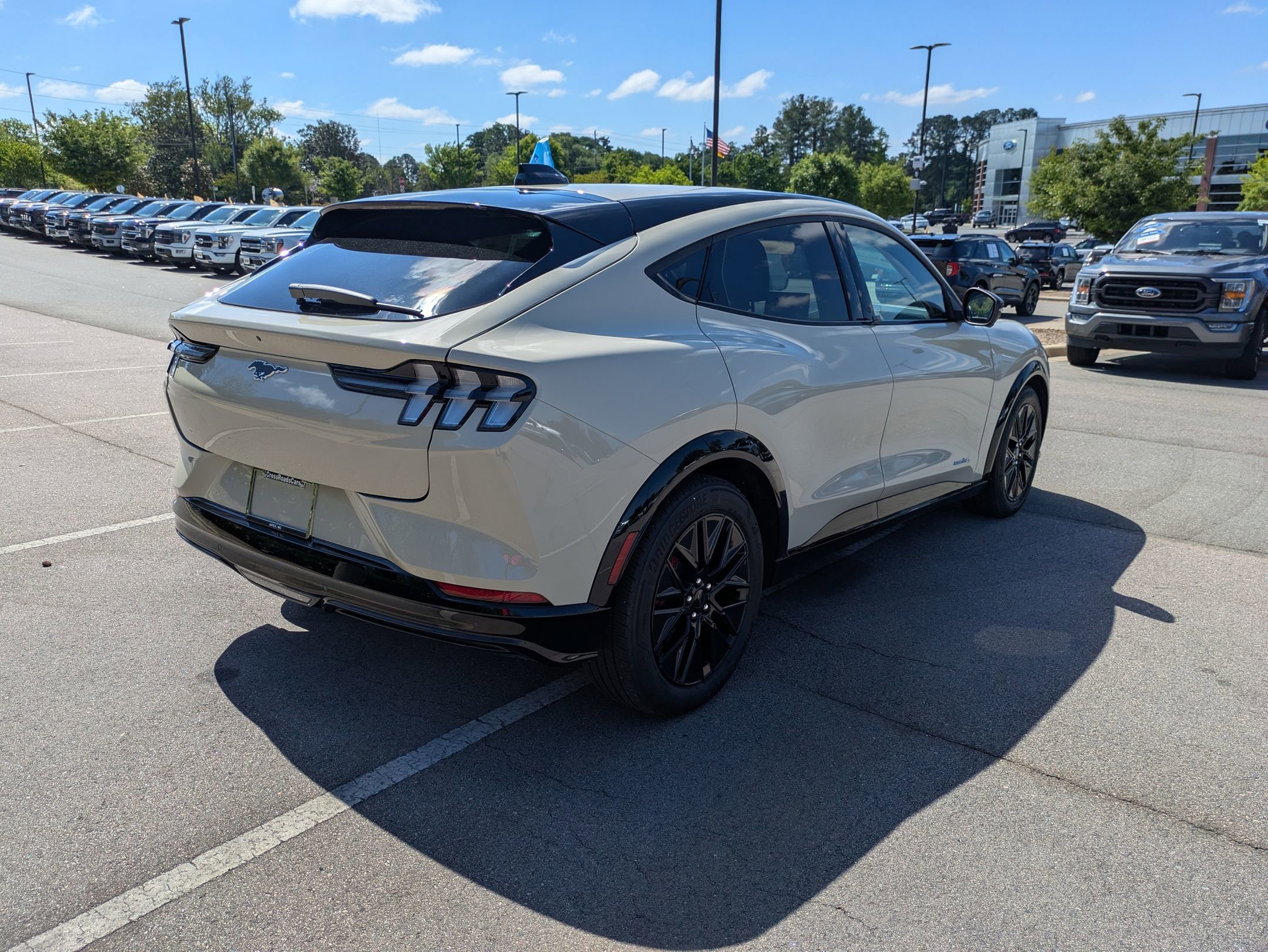 Certified 2025 Ford Mustang Mach-E Premium w/ Sport Appearance Package AWD/4WD image 4