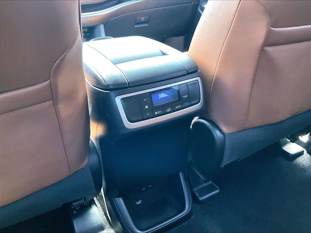 Used 2019 Toyota Highlander Limited AWD/4WD image 26