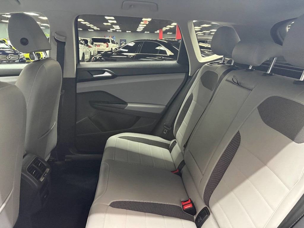 Used 2022 Volkswagen Taos SE FWD image 30