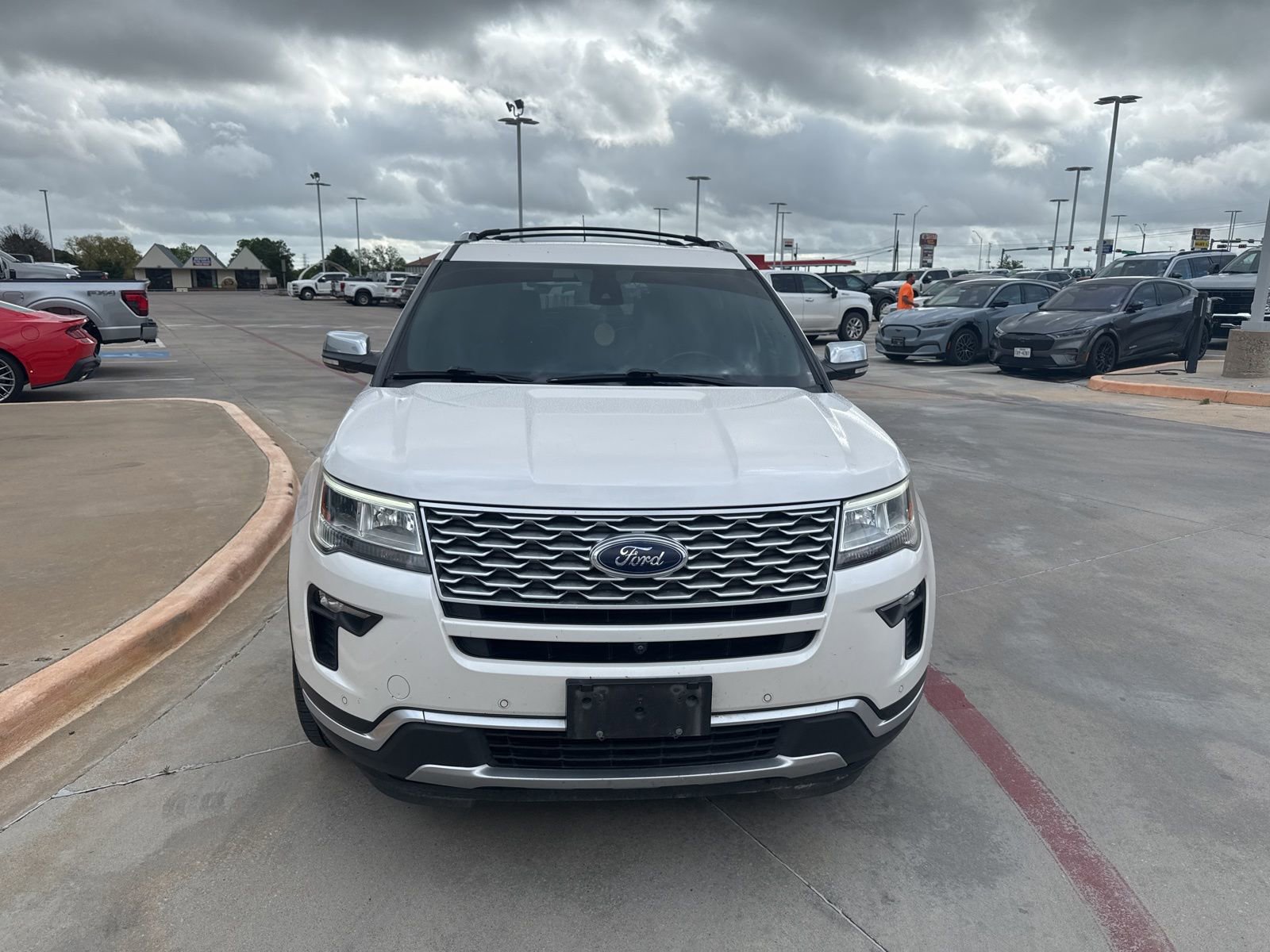 Used 2019 Ford Explorer Platinum image 2