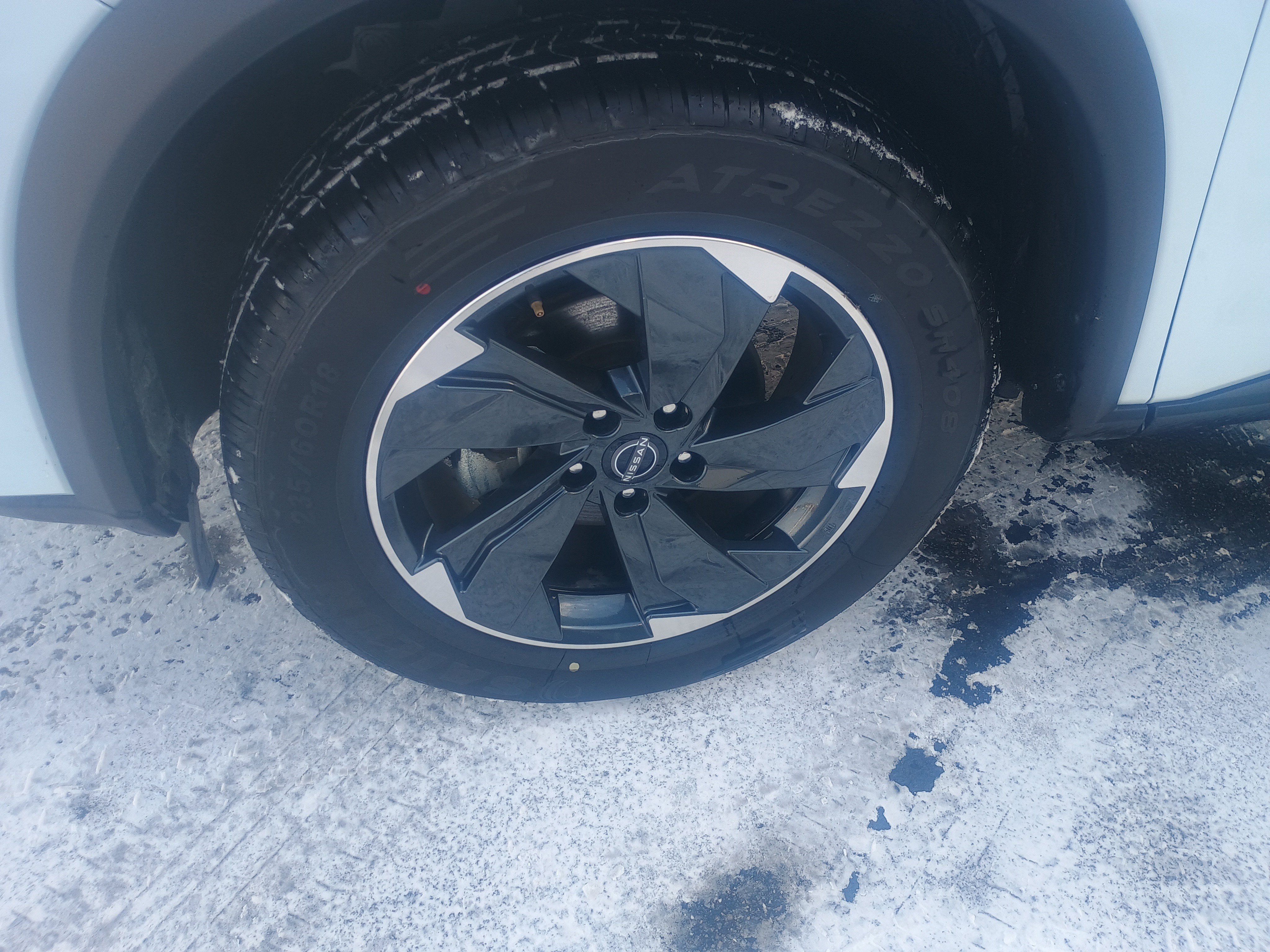 Used 2024 Nissan Rogue SV image 4