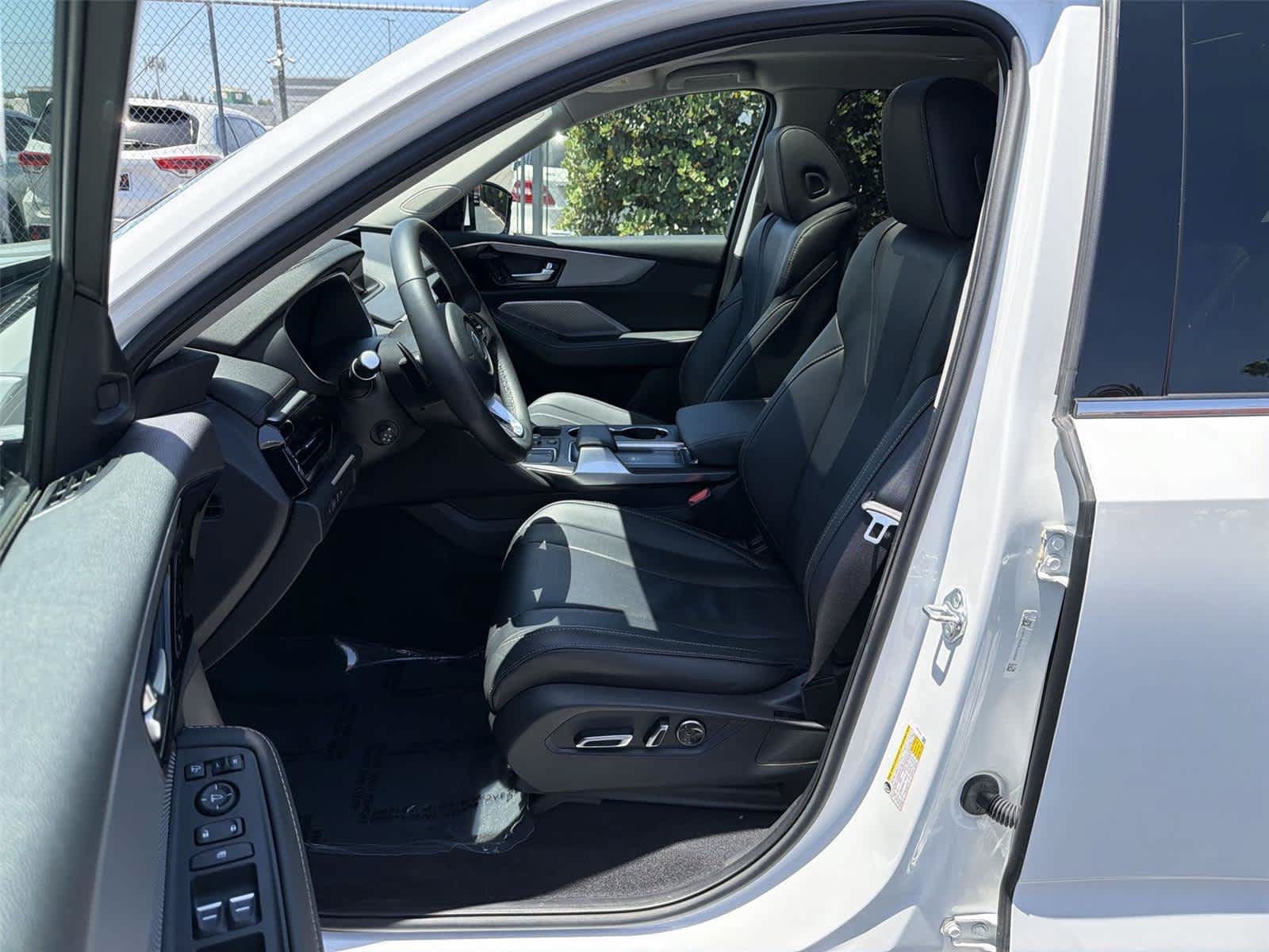 Used 2024 Acura MDX SH-AWD w/ Technology Package image 12