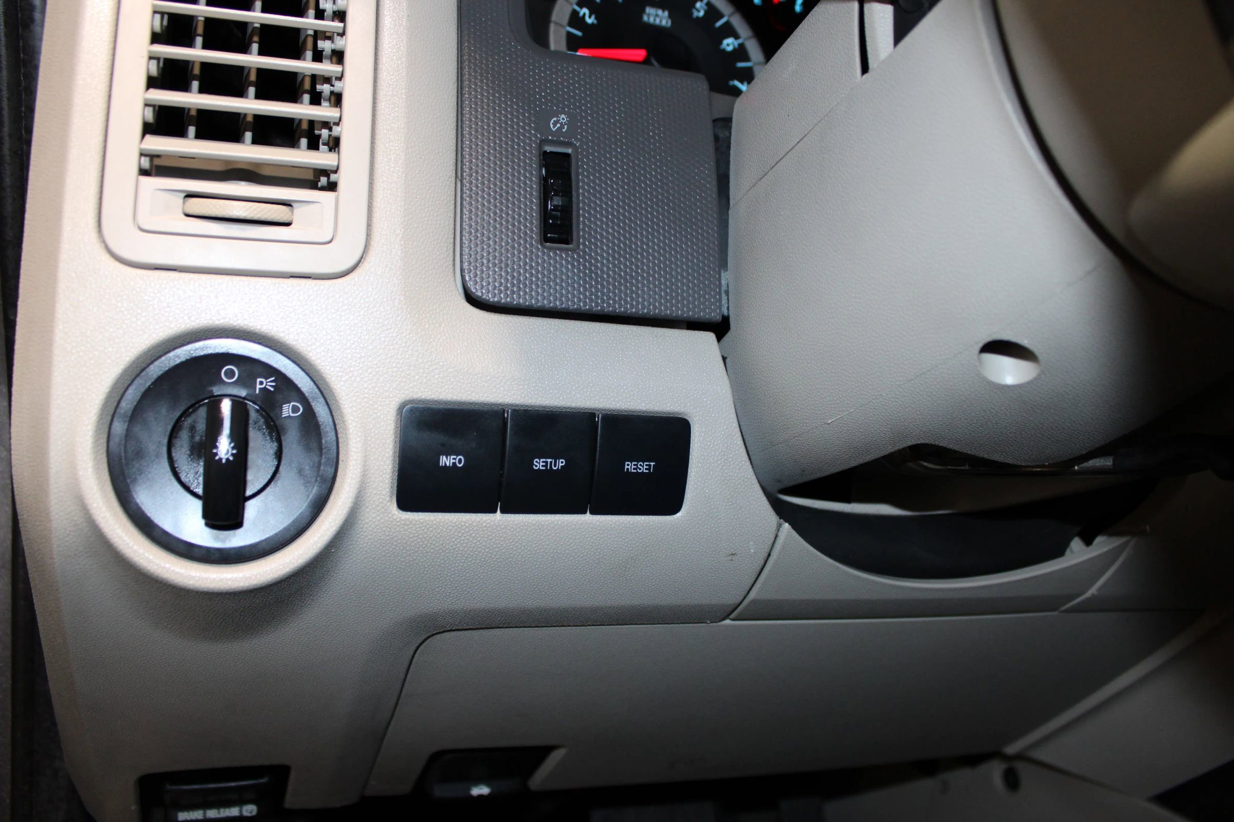 Used 2011 Ford Escape XLS w/ 101A Rapid Spec Order Code FWD image 17