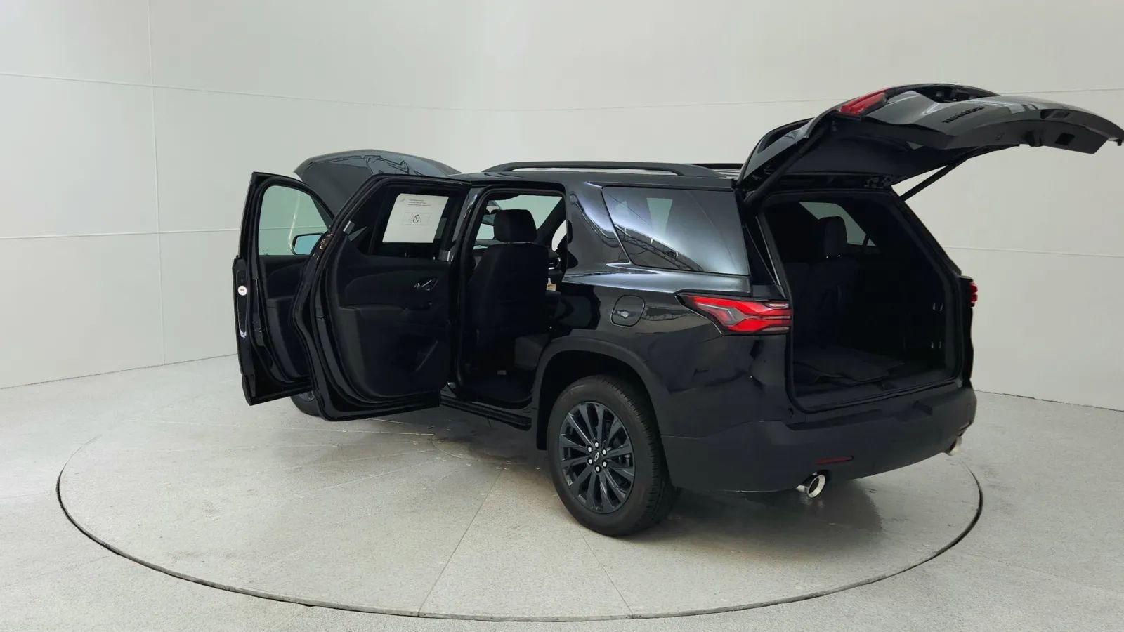 Used 2023 Chevrolet Traverse RS image 40