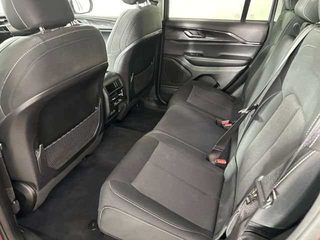 Used 2023 Jeep Grand Cherokee Laredo AWD/4WD image 19