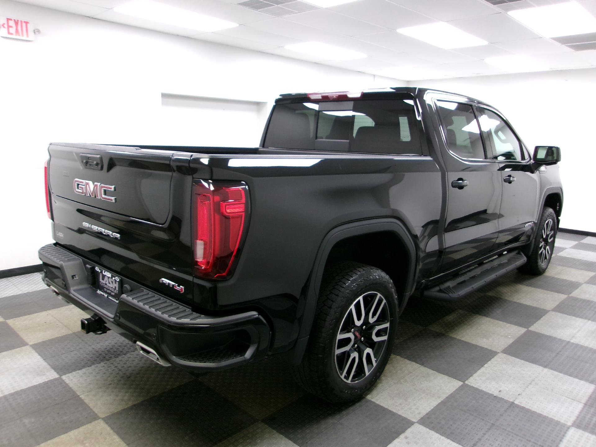 Used 2024 GMC Sierra 1500 AT4 w/ Technology Package AWD/4WD image 14