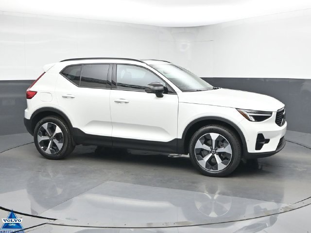 Used 2024 Volvo XC40 B5 Plus