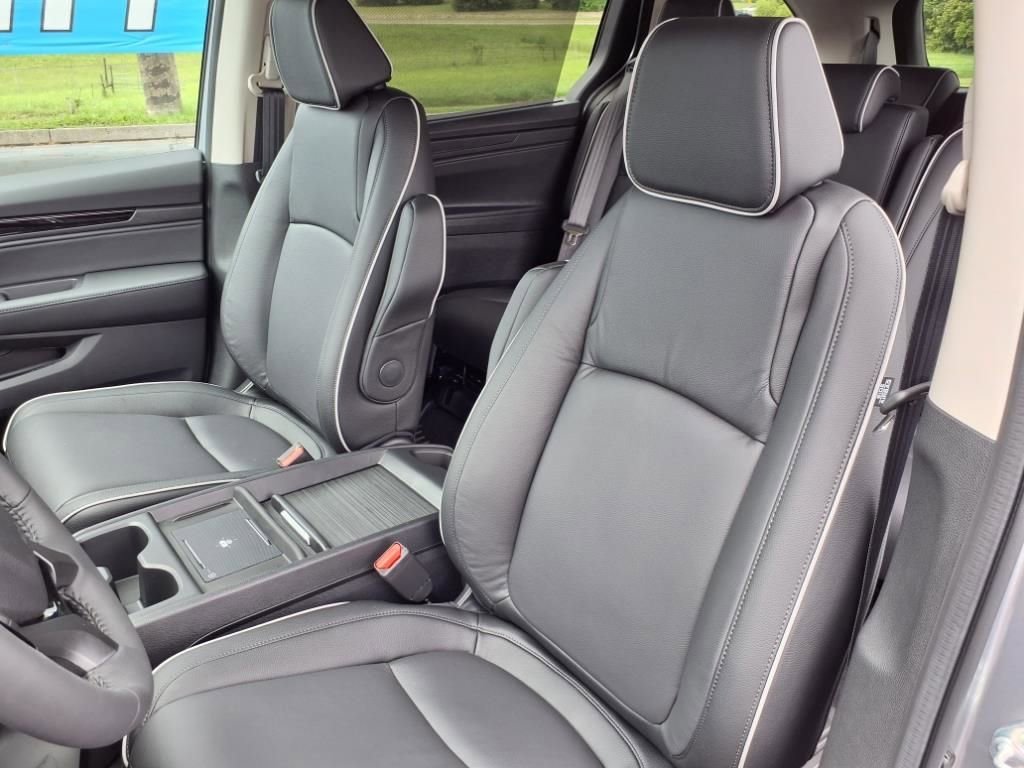 New 2026 Honda Odyssey Touring image 13