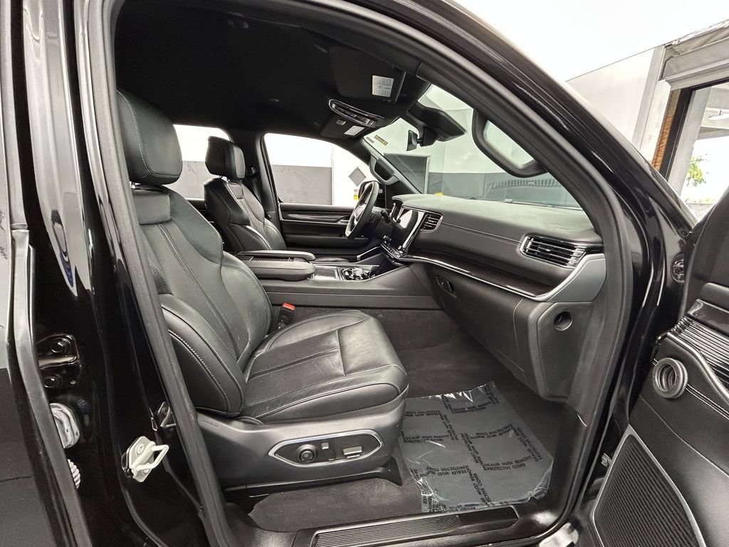 Used 2023 Jeep Wagoneer 4WD image 48