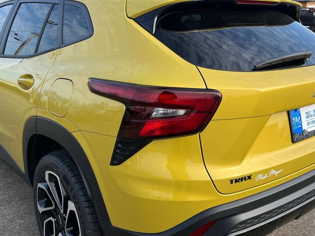 Certified 2024 Chevrolet Trax RS w/ Sunroof Package image 13