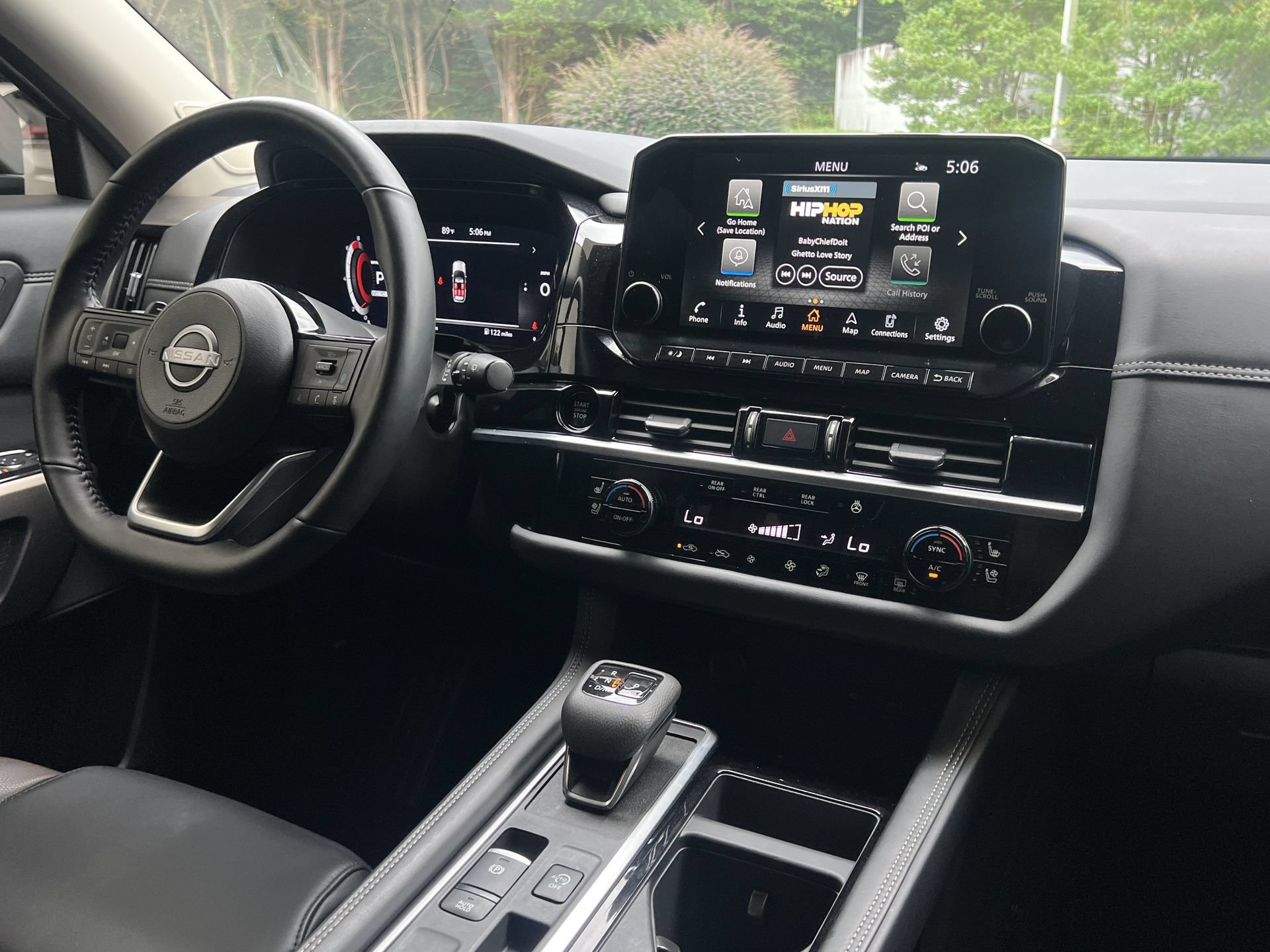 Used 2025 Nissan Pathfinder Platinum FWD image 3