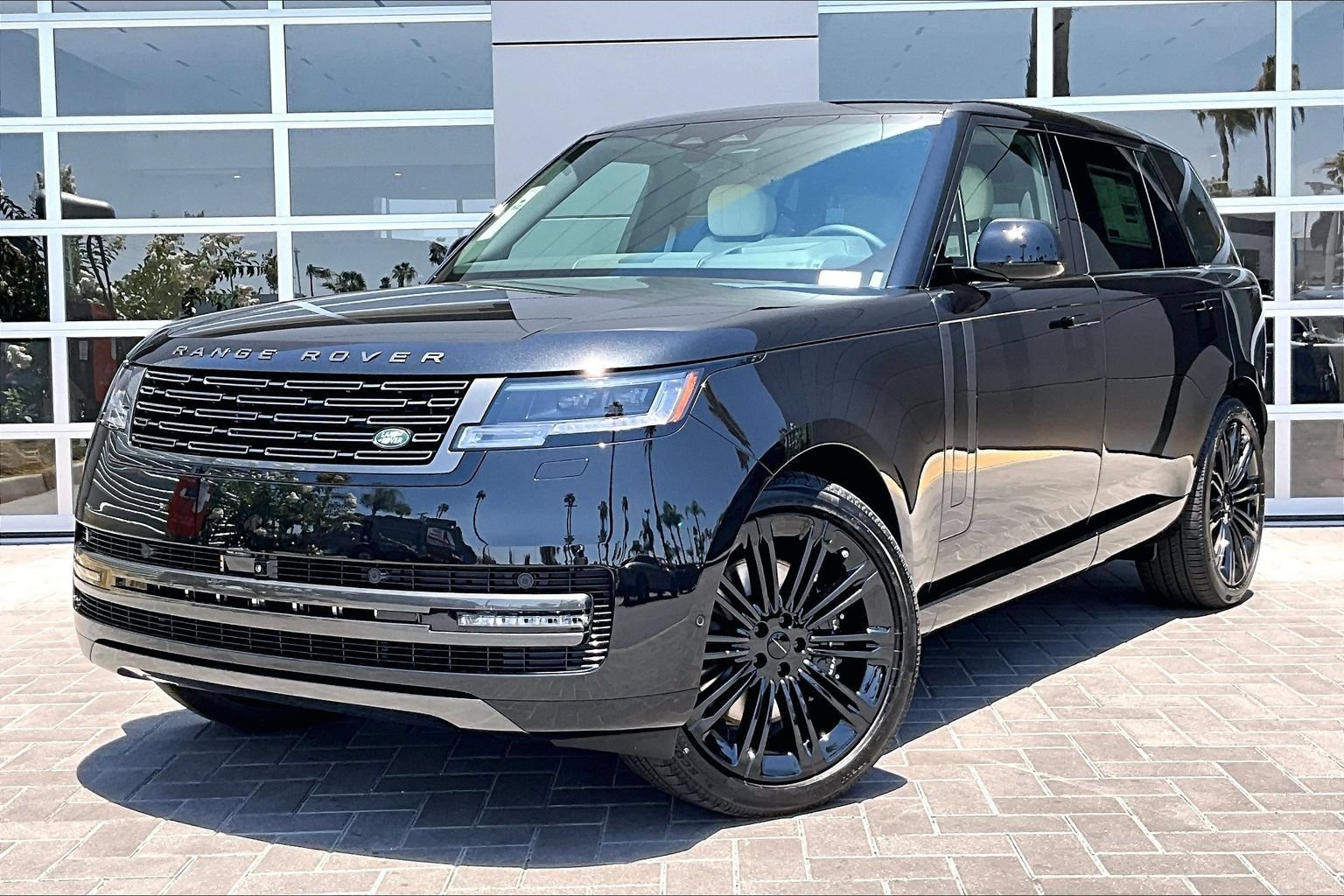New 2026 Land Rover Range Rover Long Wheelbase SE AWD/4WD image 1