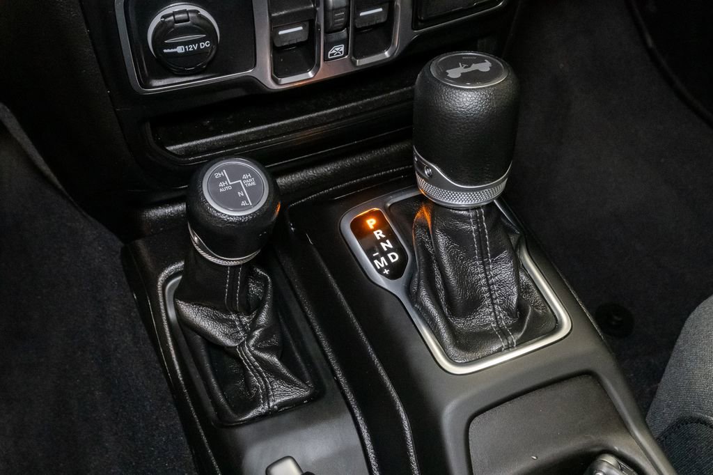 Used 2025 Jeep Wrangler Unlimited Sahara image 19