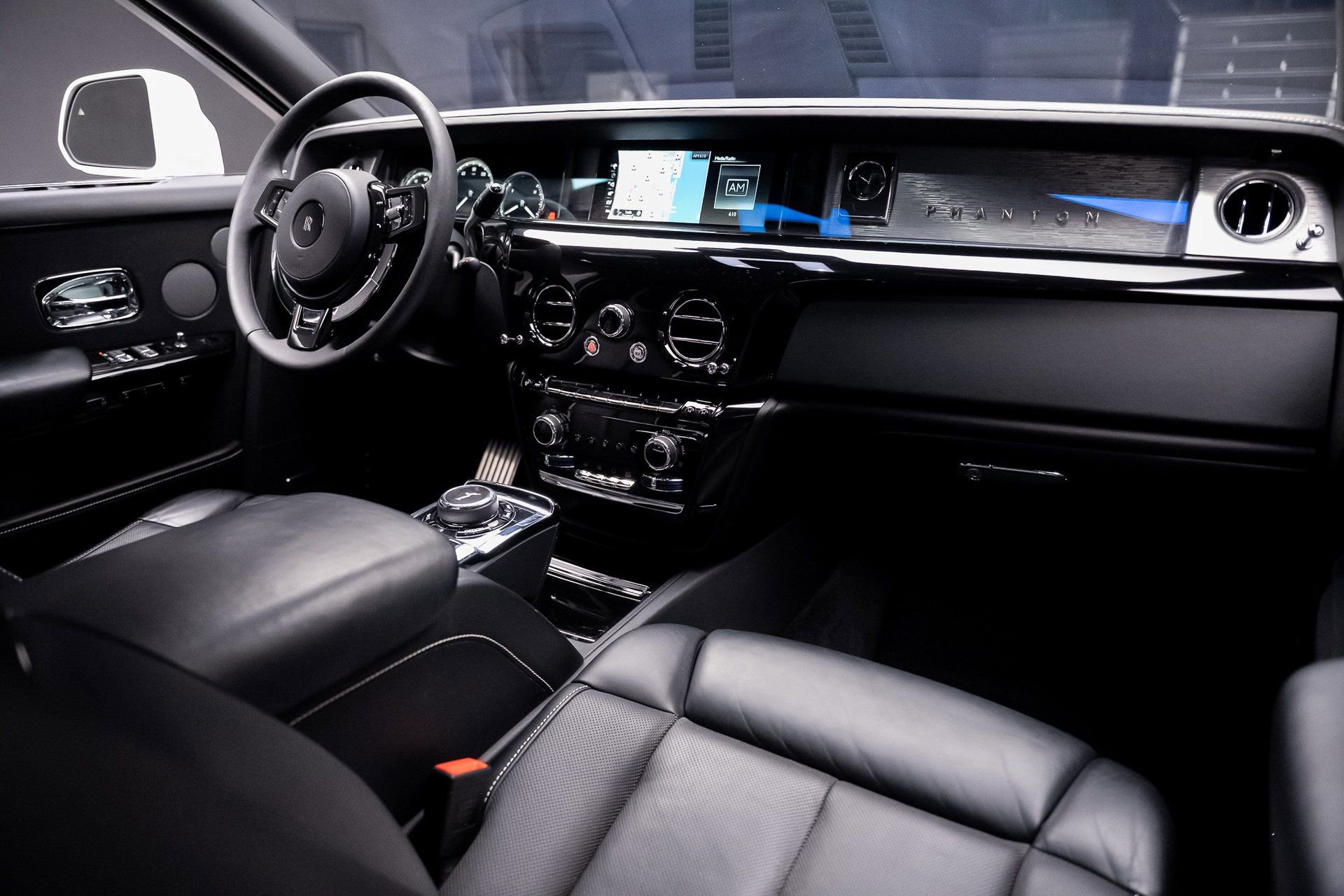 Used 2018 Rolls-Royce Phantom Sedan image 56