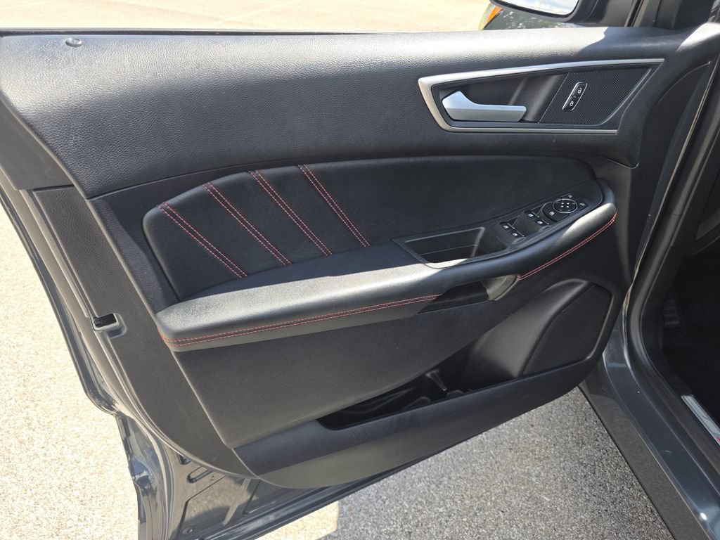 Used 2021 Ford Edge ST-Line AWD/4WD image 16