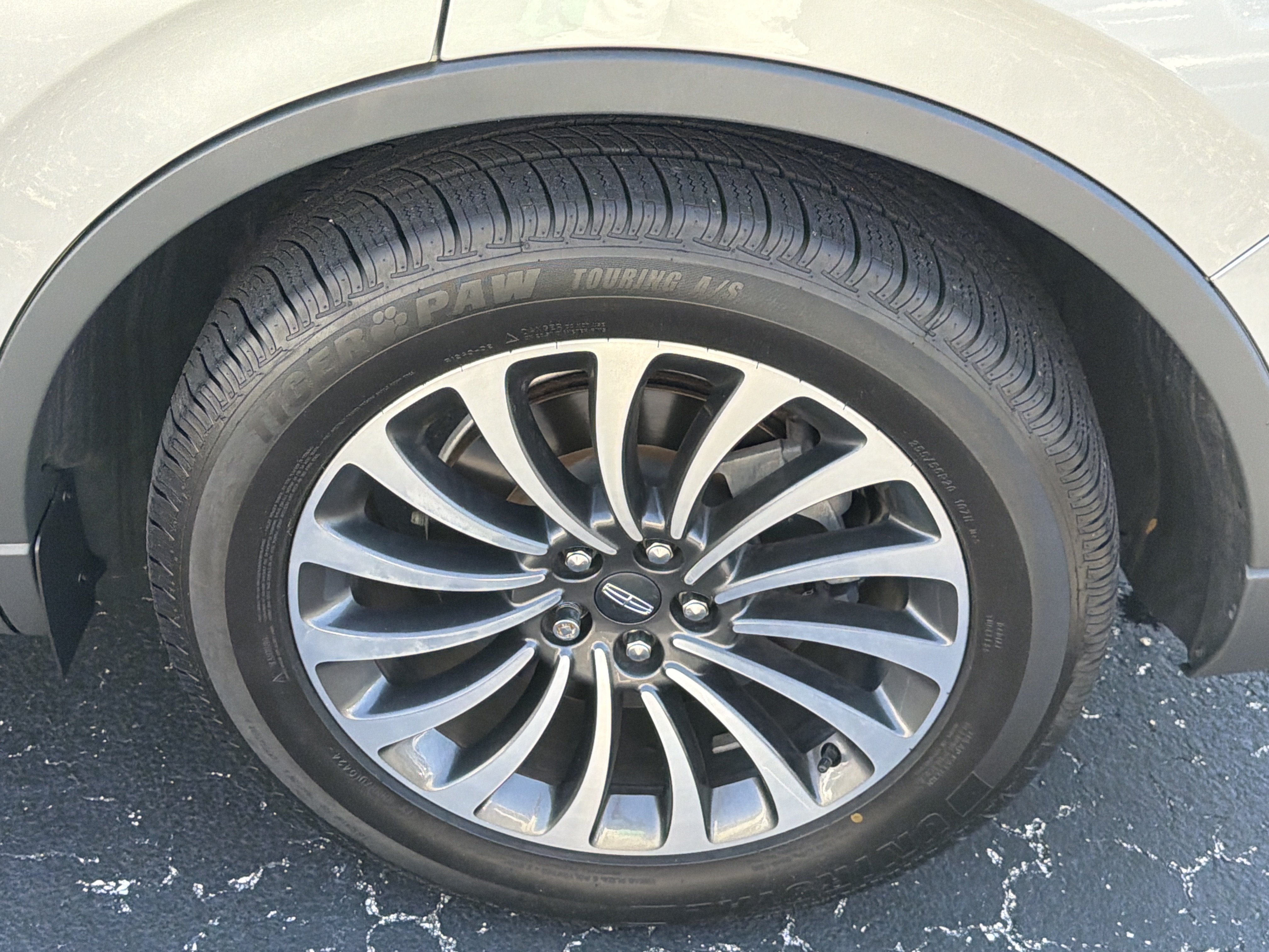 Certified 2020 Lincoln Aviator Reserve w/ Elements Package Plus RWD image 17