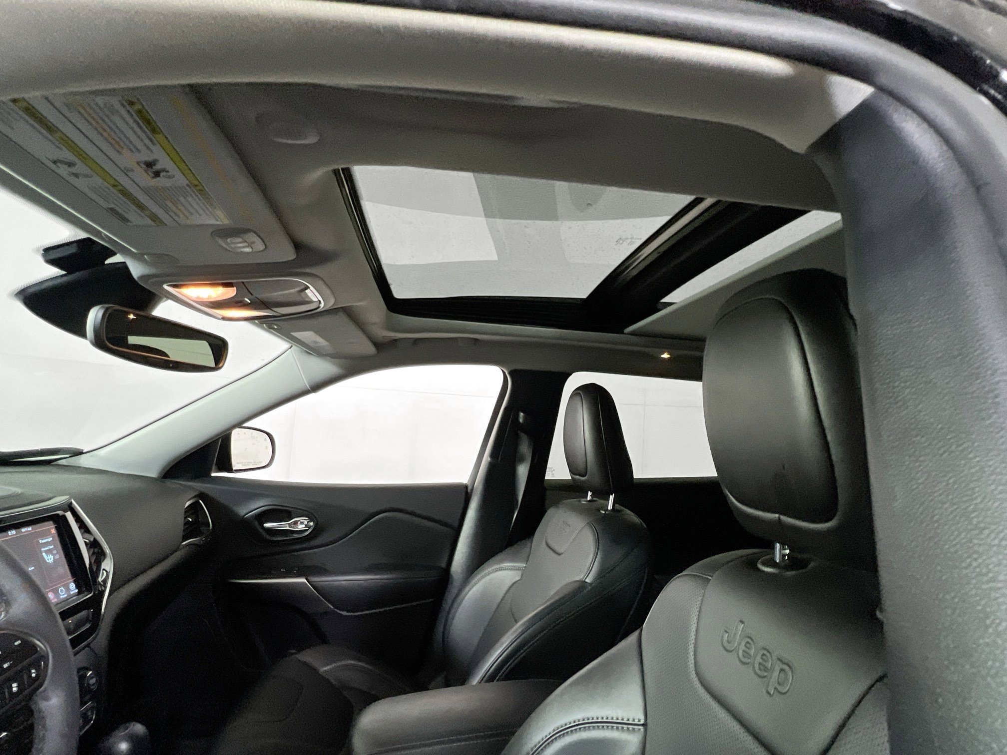 Used 2022 Jeep Cherokee Limited w/ Mopar Interior Package image 21