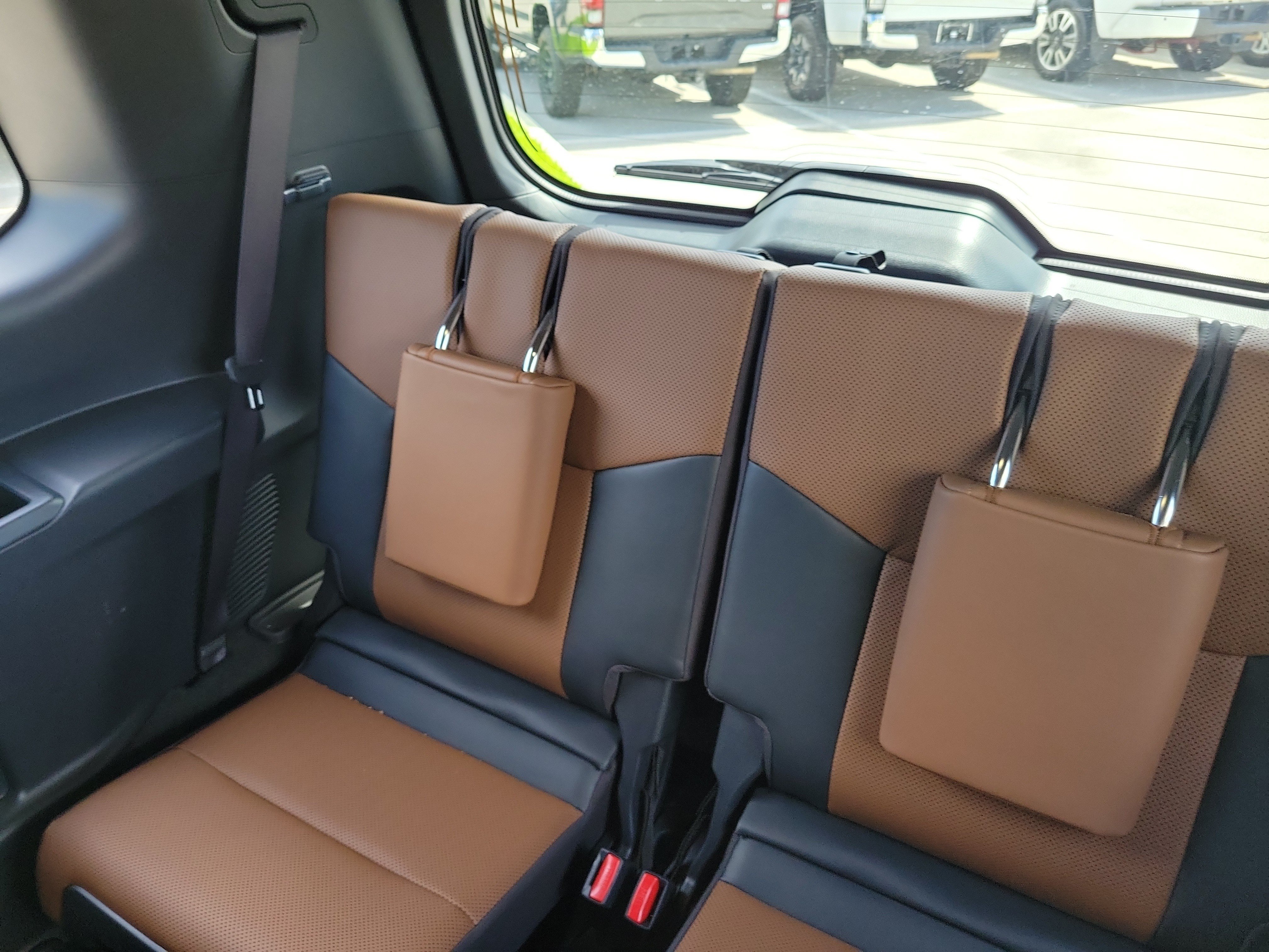 Used 2025 Lexus GX 550 w/ Accessory Package (2T) AWD/4WD image 14