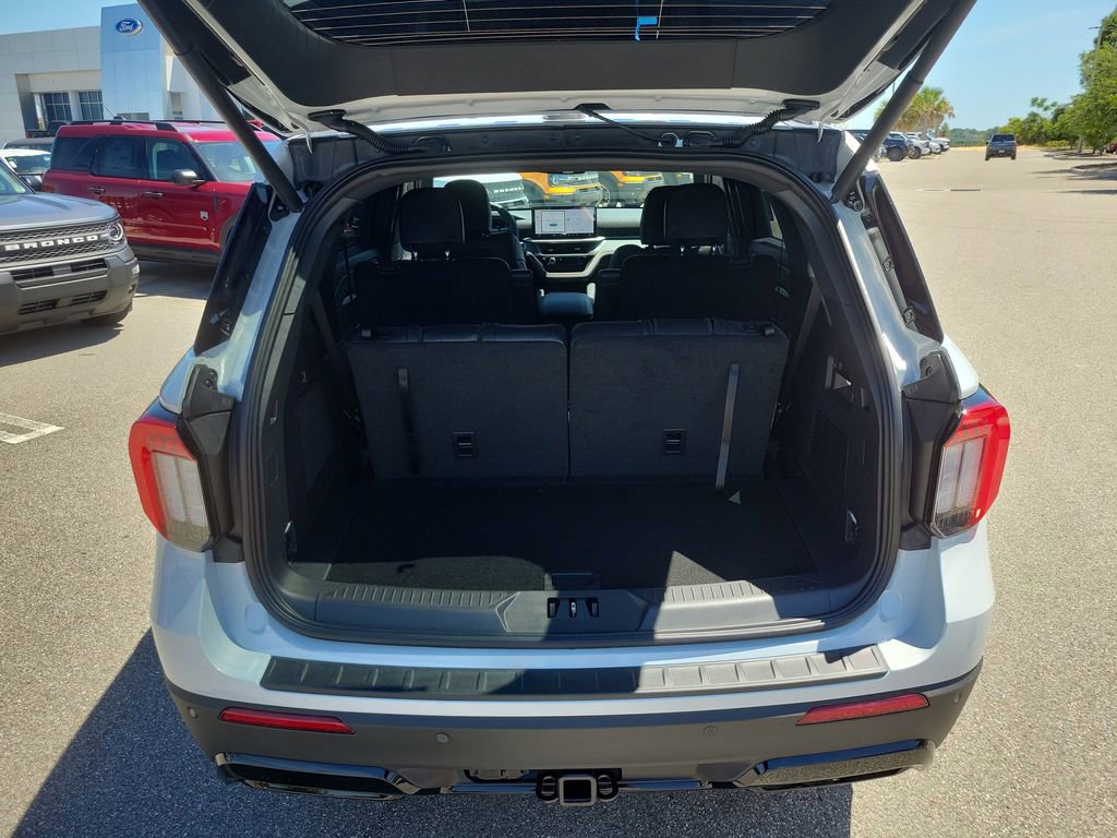 New 2026 Ford Explorer ST-Line image 9