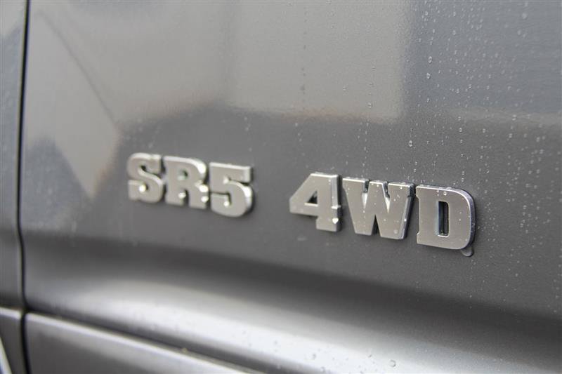 Used 2005 Toyota 4Runner SR5 AWD/4WD image 15