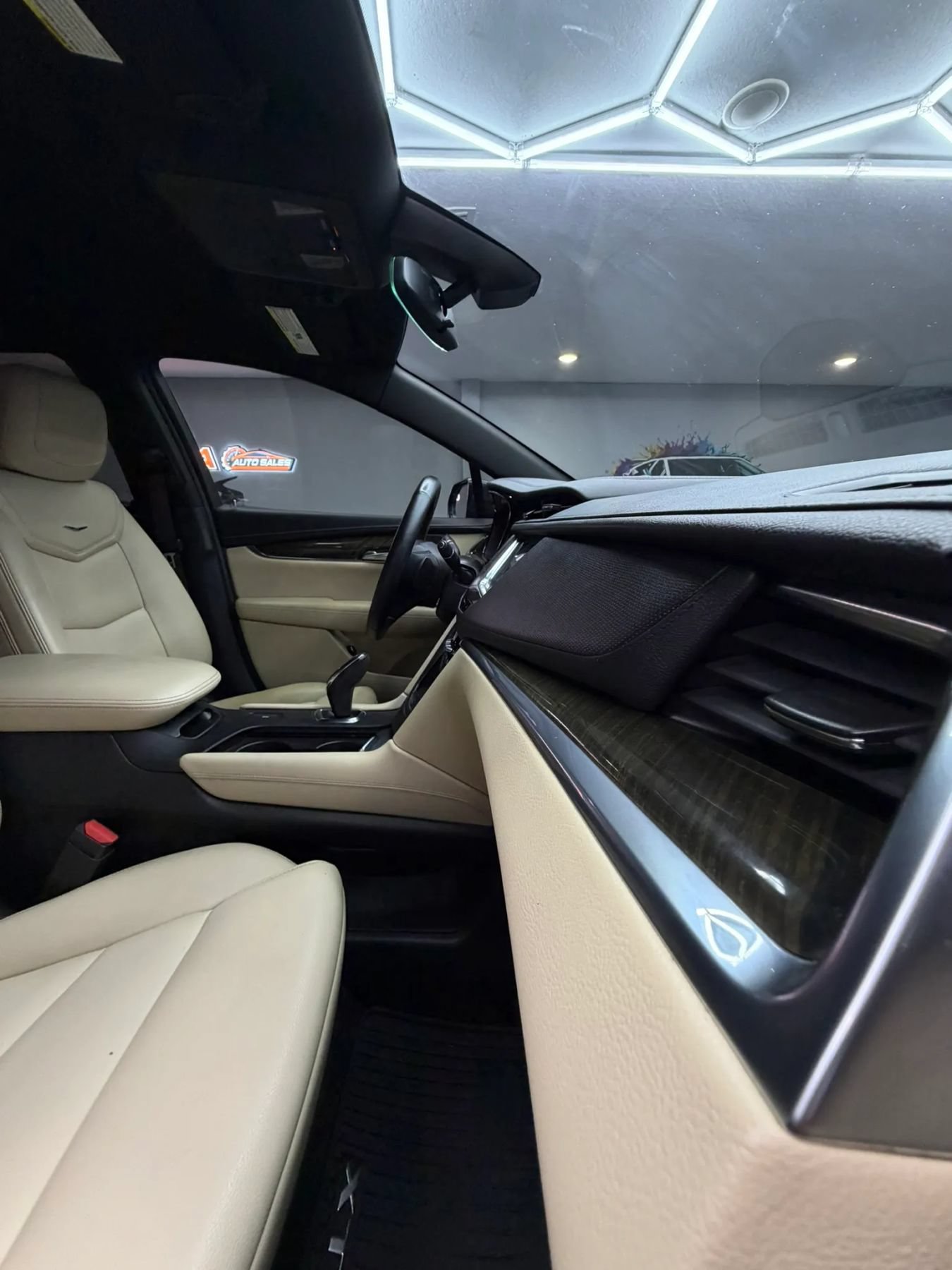 Used 2019 Cadillac XT5 FWD image 39