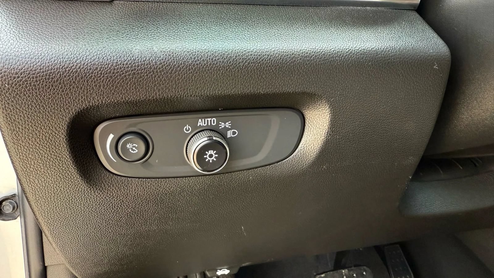 Used 2020 Chevrolet Traverse LS AWD/4WD image 17