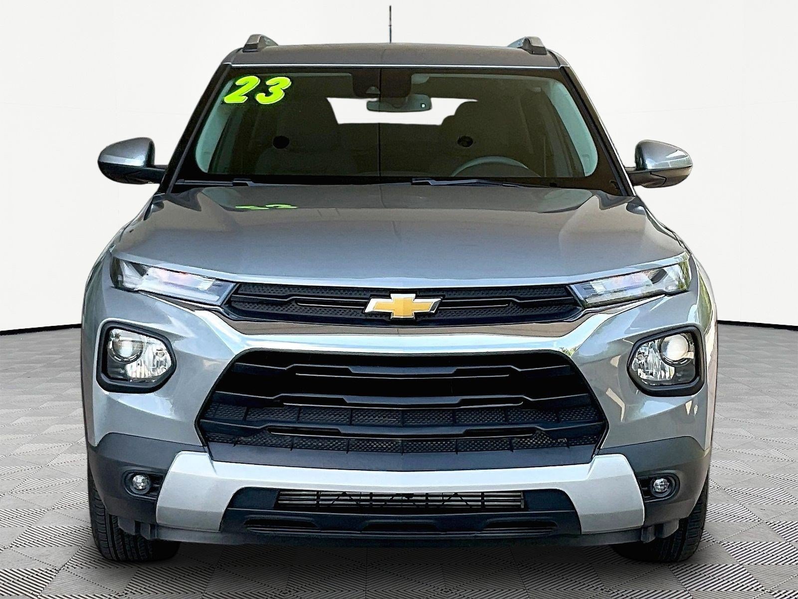 Used 2023 Chevrolet TrailBlazer LT w/ Convenience Package AWD/4WD image 2